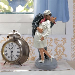 Inspired by the Moment WWII Lovers Statues