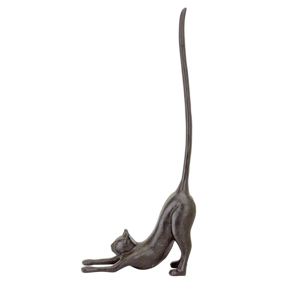 https://cdn.designtoscano.com/product_images/kitty-crouch-cast-iron-paper-towel-holder-cat-statue-1-qh14041/606da8135fc37c00194db764/zoom.jpg?c=1630547239