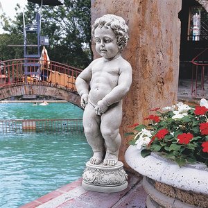 Manneken Pis Peeing Boy Piped Statue